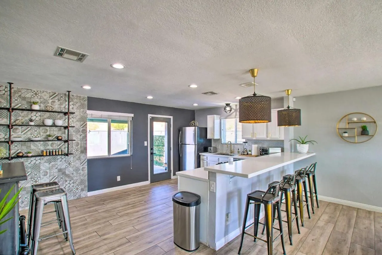 Charming Phoenix Home With Patio About 3 Miles To Dtwn! 0*,  United States