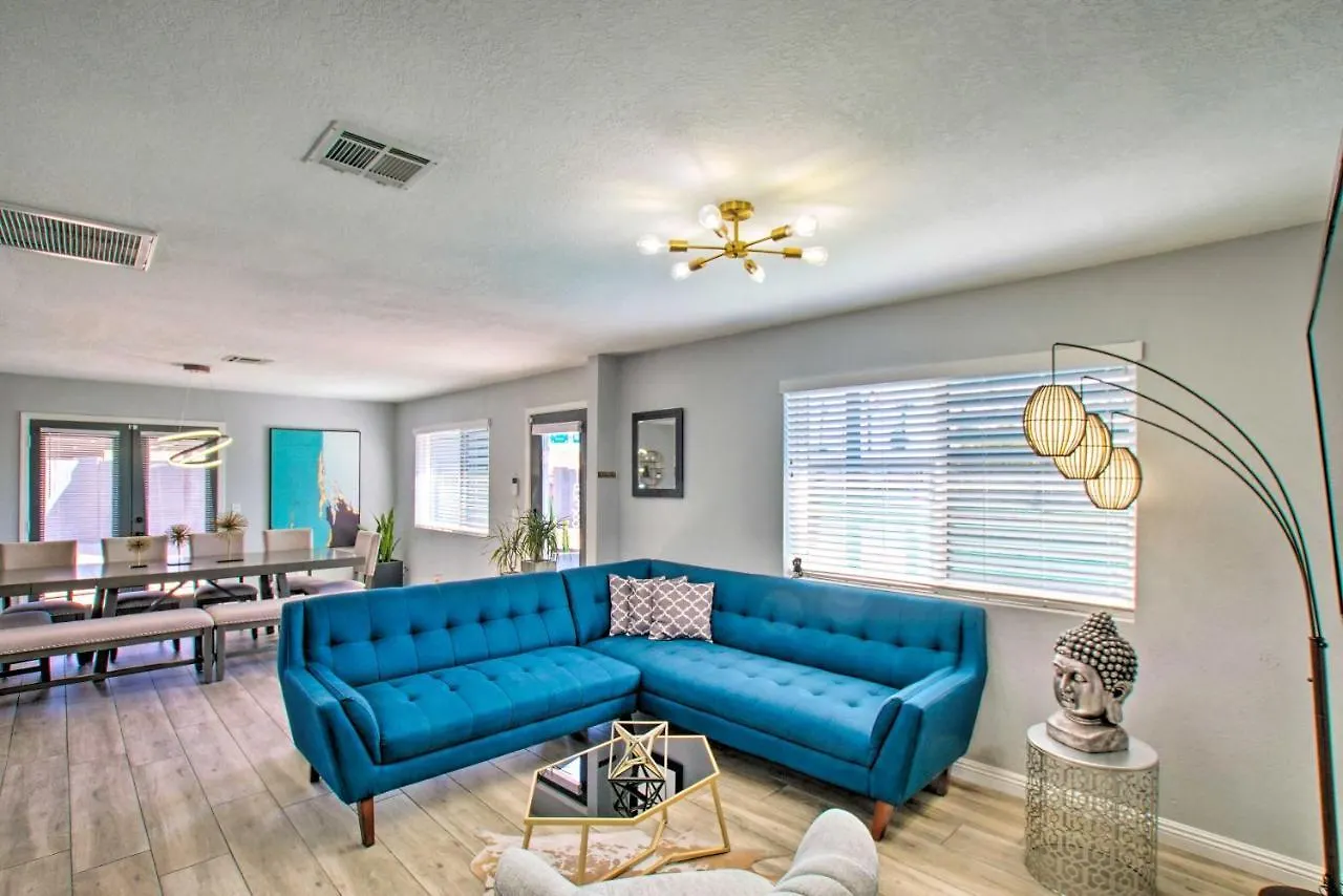 Charming Phoenix Home With Patio About 3 Miles To Dtwn!