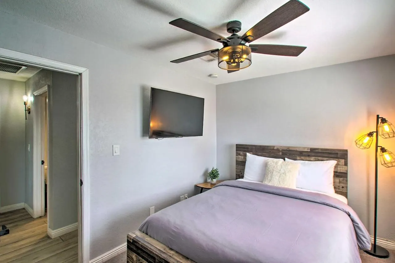 Holiday home Charming Phoenix Home With Patio About 3 Miles To Dtwn!