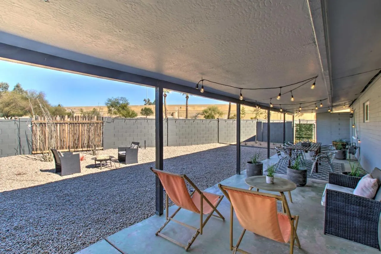 Charming Phoenix Home With Patio About 3 Miles To Dtwn! Holiday home