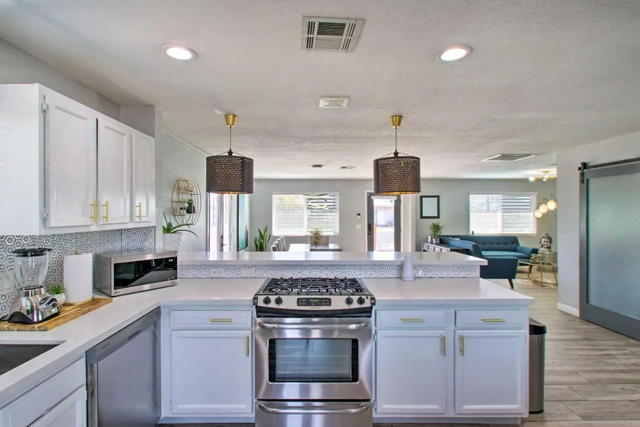 Holiday home Charming Phoenix Home With Patio About 3 Miles To Dtwn!
