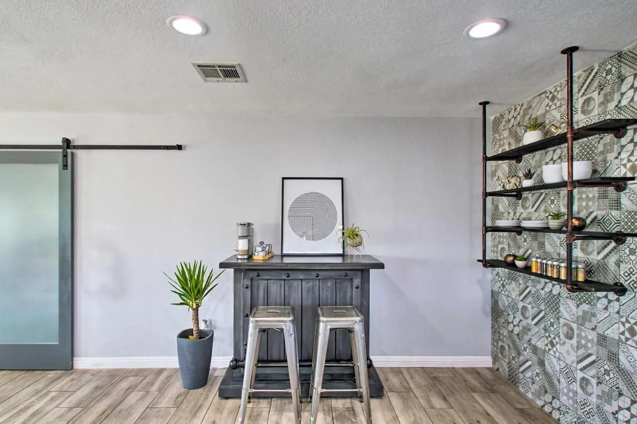 Charming Phoenix Home With Patio About 3 Miles To Dtwn!