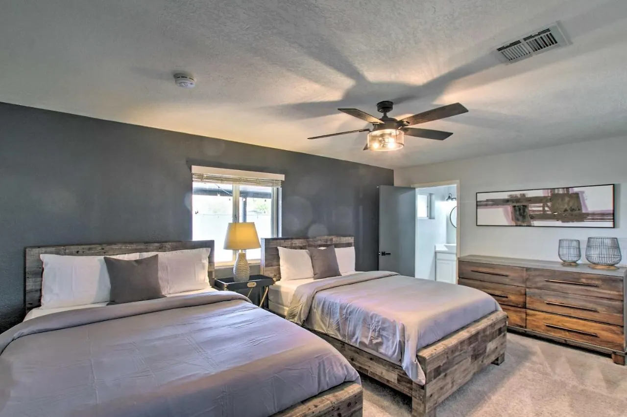 Charming Phoenix Home With Patio About 3 Miles To Dtwn! Holiday home