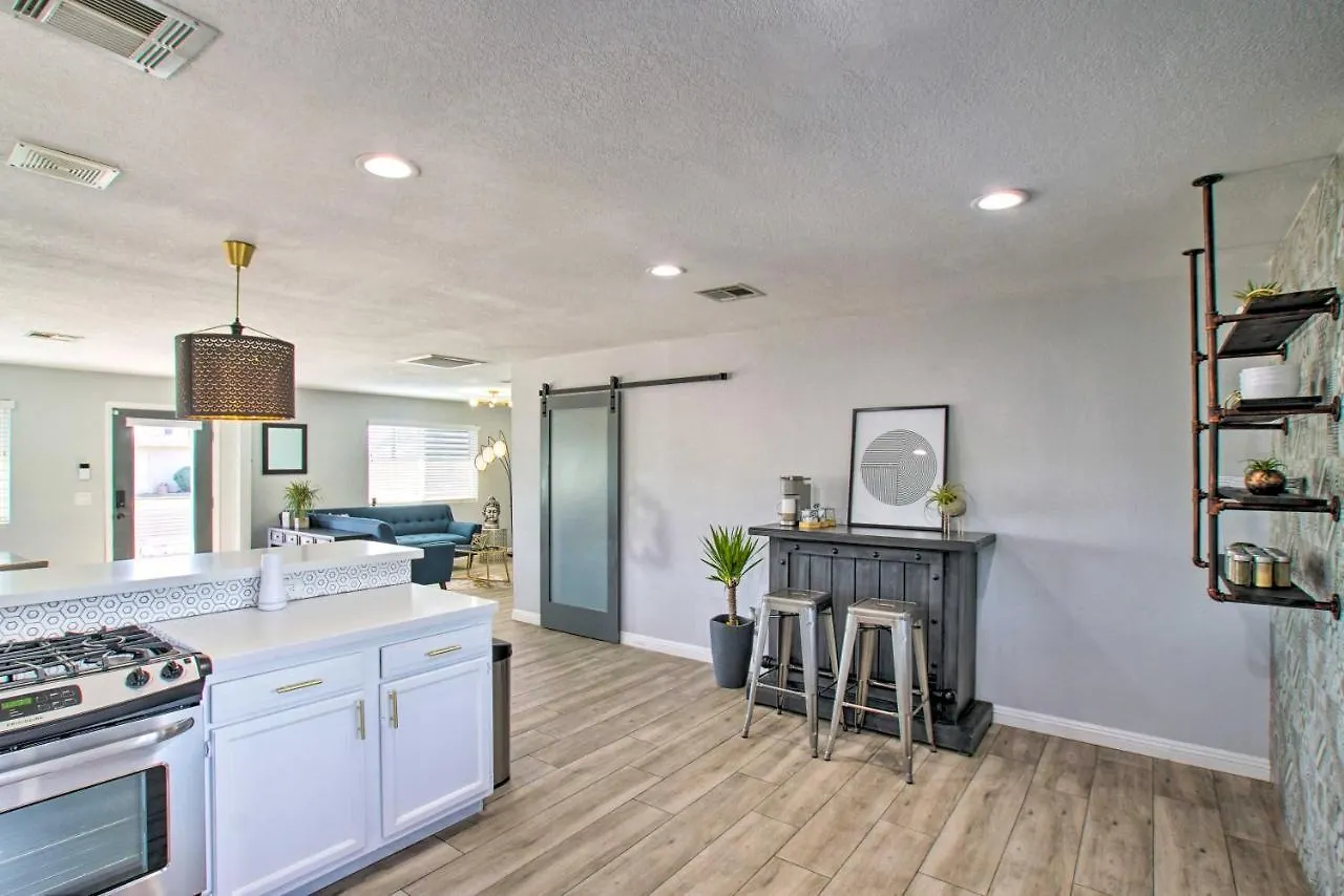Holiday home Charming Phoenix Home With Patio About 3 Miles To Dtwn! United States