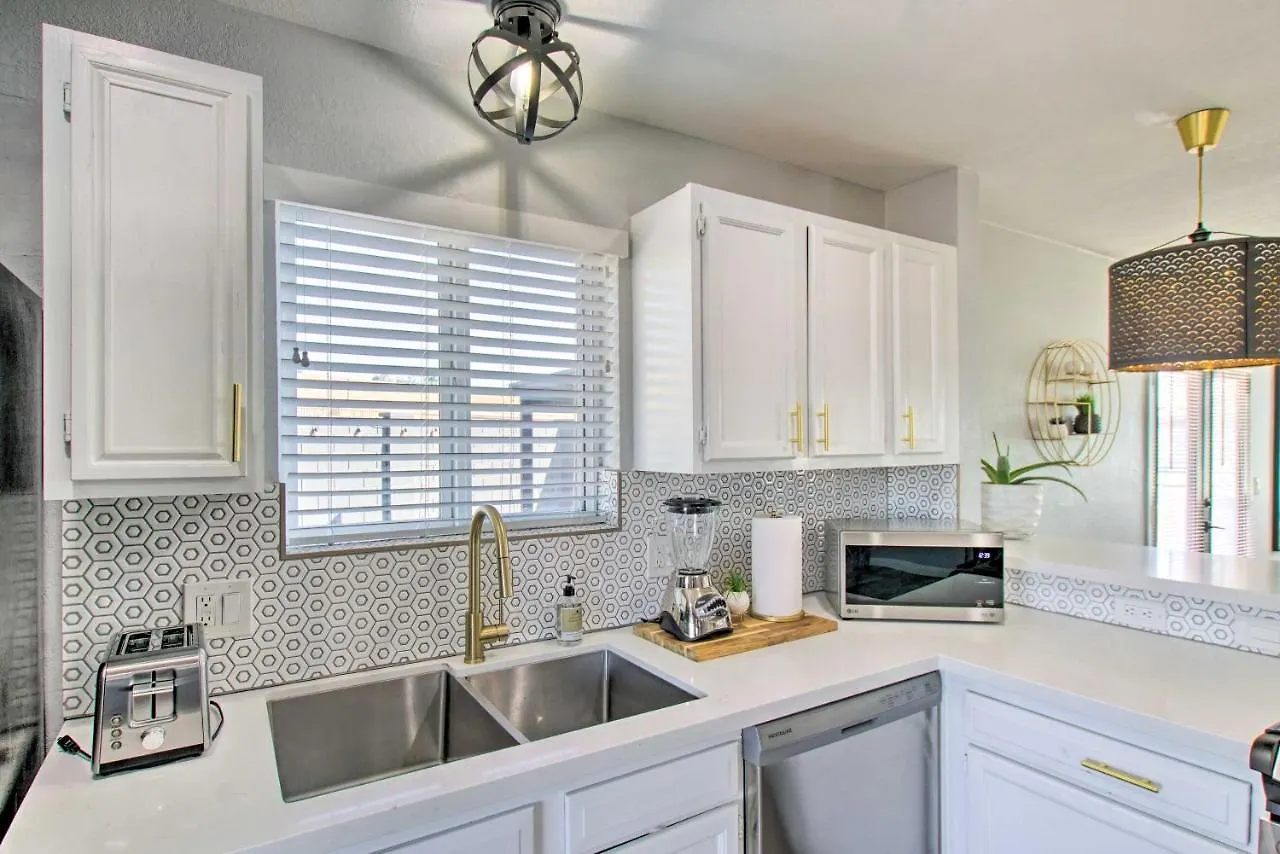 Holiday home Charming Phoenix Home With Patio About 3 Miles To Dtwn!