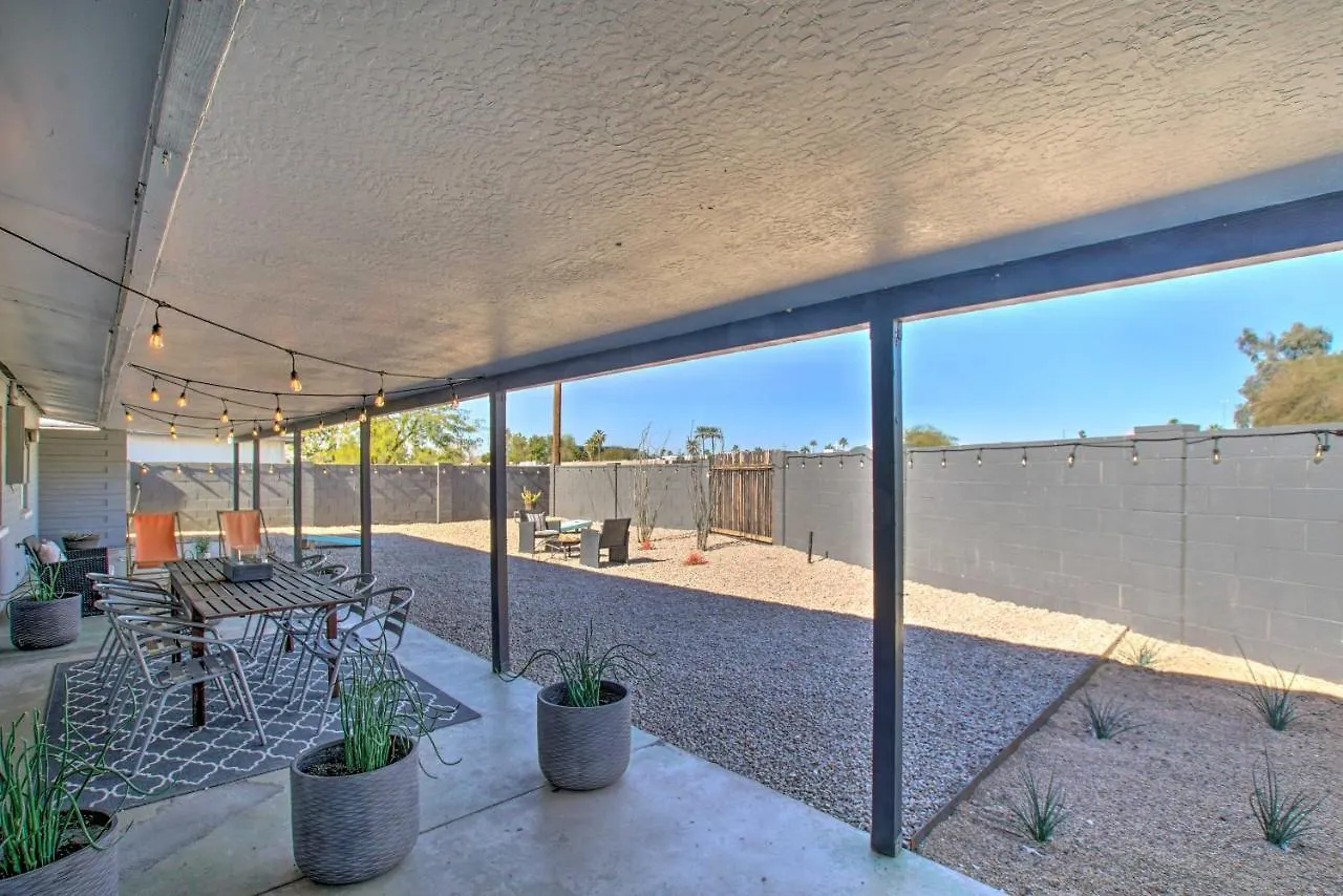Charming Phoenix Home With Patio About 3 Miles To Dtwn! Holiday home