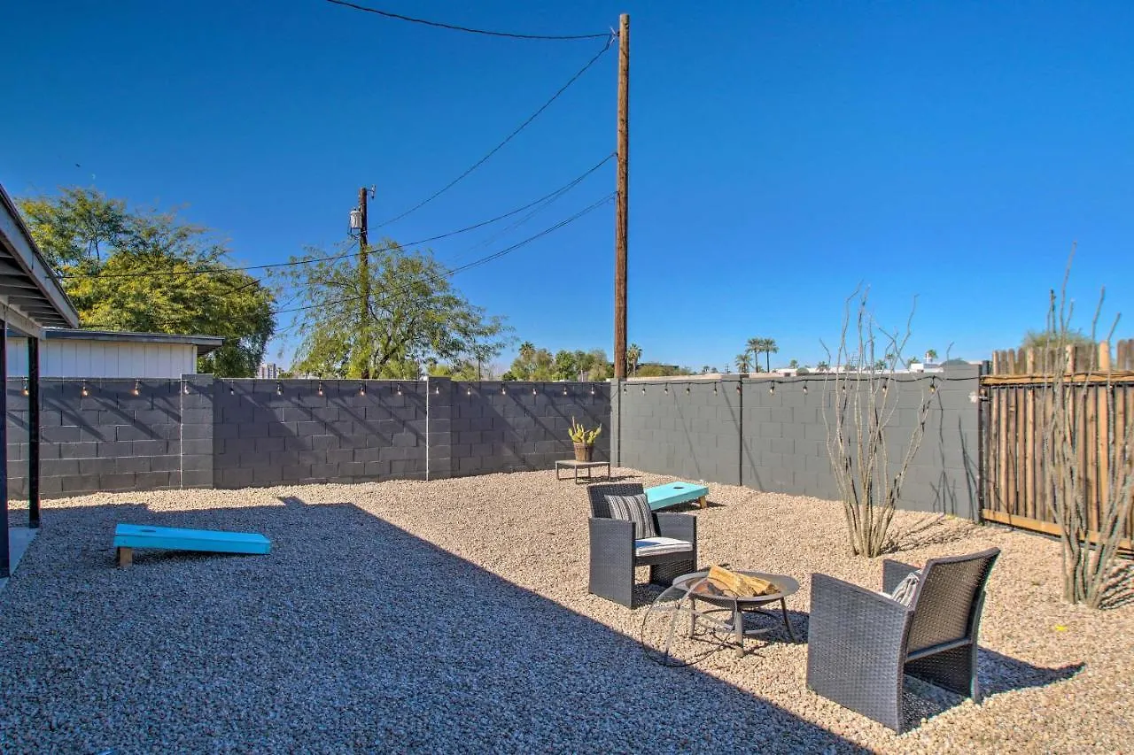 Charming Phoenix Home With Patio About 3 Miles To Dtwn! Holiday home